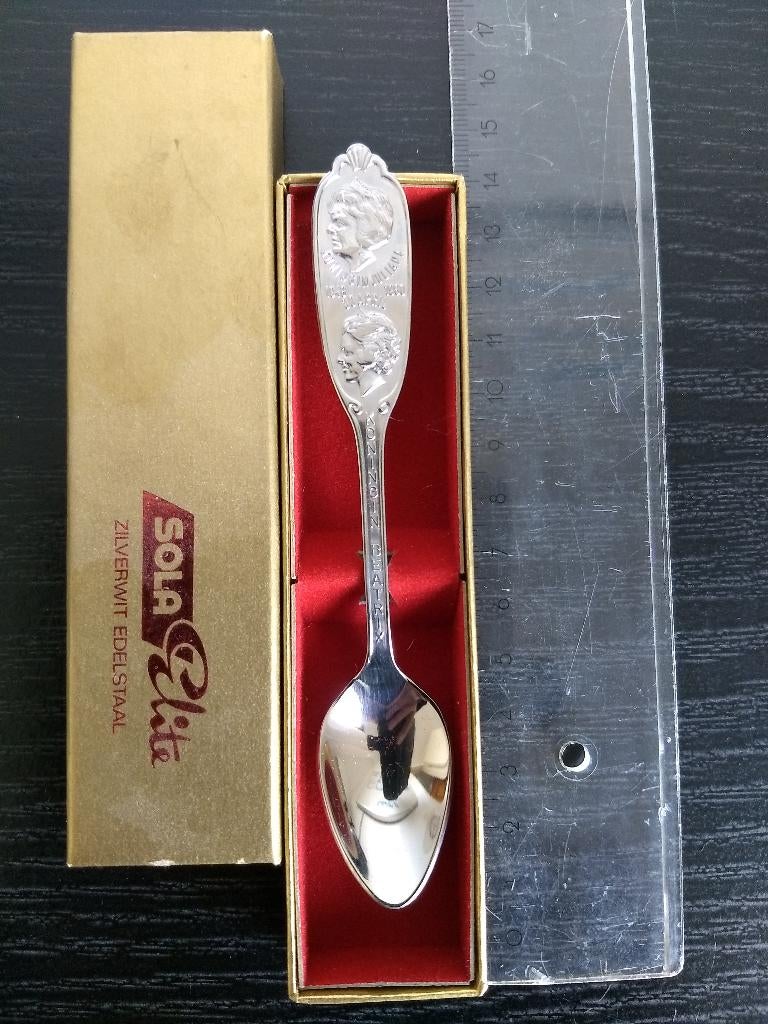 Sola Elite herdenkingslepeltje Koningin Juliana/Beatrix, Ophalen, Zo goed als nieuw, Kaart, Foto of Prent