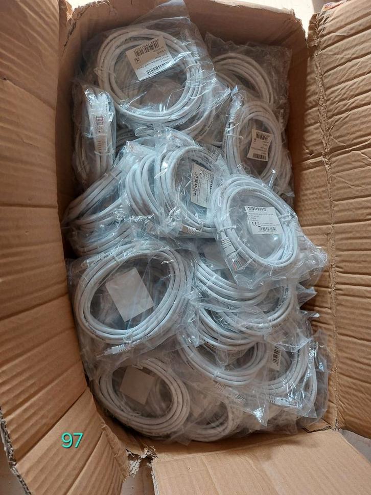 Cat 5e U/UTP Netwerkkabel - 3 Meter (97 stuks), Computers en Software, Pc- en Netwerkkabels, Nieuw, Ophalen of Verzenden