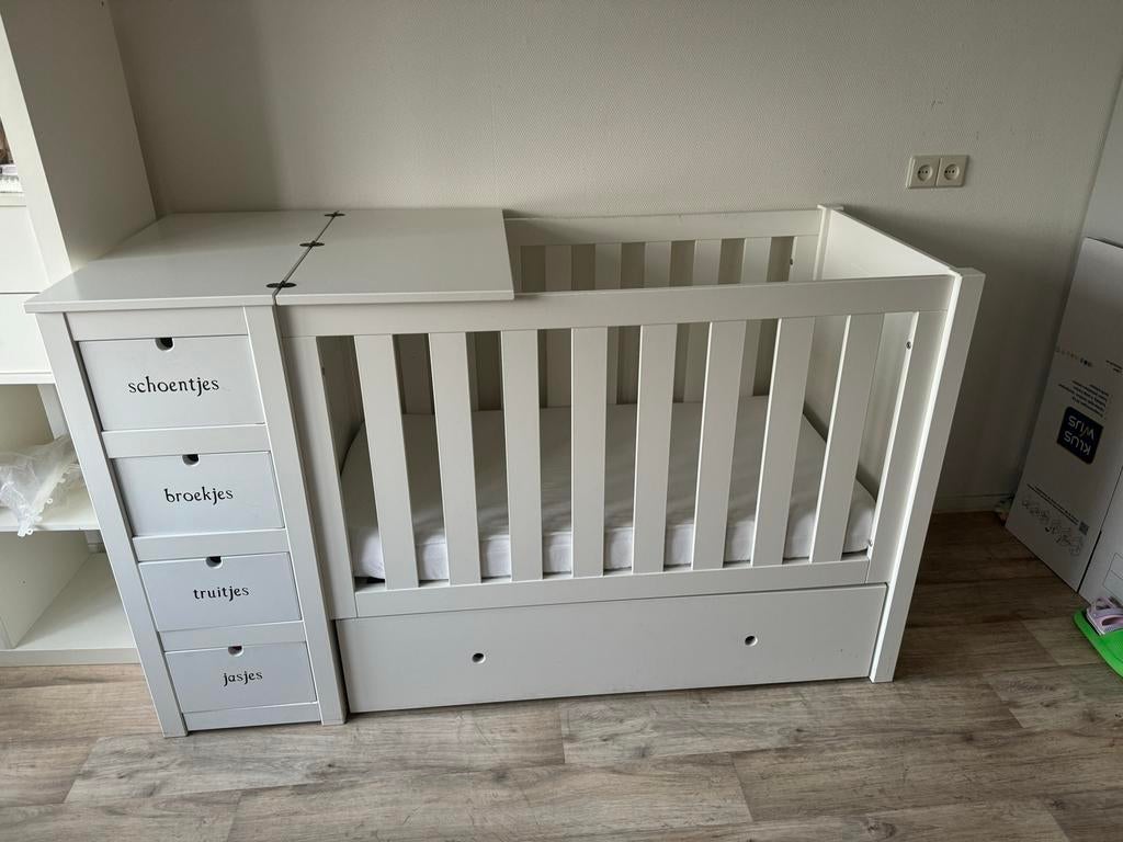 Meegroei ledikant met commode en matras, Kinderen en Baby's, Babywiegjes en Ledikanten, Ophalen, Gebruikt, Ledikant