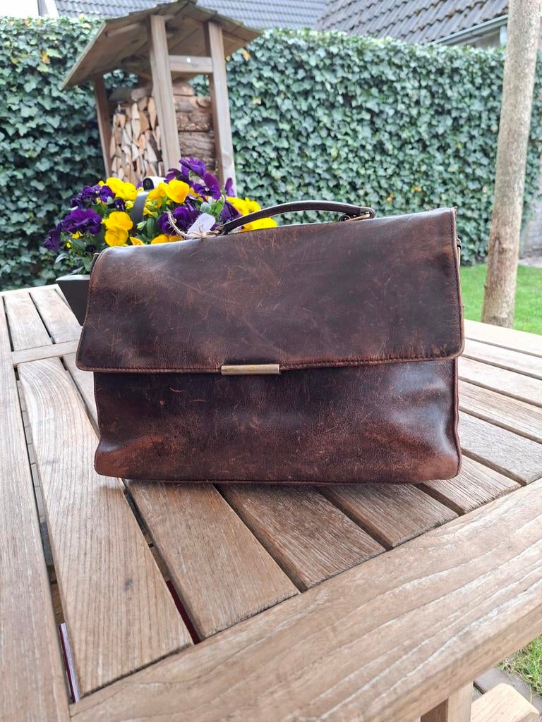 Mooie lederen tas met riem, Ophalen of Verzenden