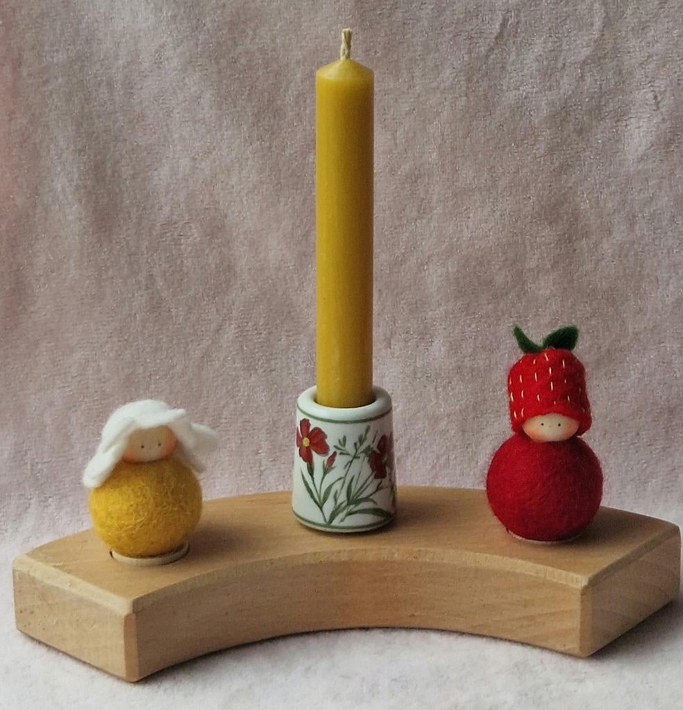 Aardbei bloemenkind popje Seizoenstafel jaarring steker vilt, Hobby en Vrije tijd, Vilt, Verzenden, Nieuw, Figuurtje(s), Wolvilt