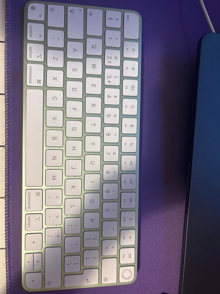 Apple Magic Keyboard met Touch ID - QWERTY - van imac groen, Ophalen of Verzenden, Qwerty, Zo goed als nieuw, Draadloos