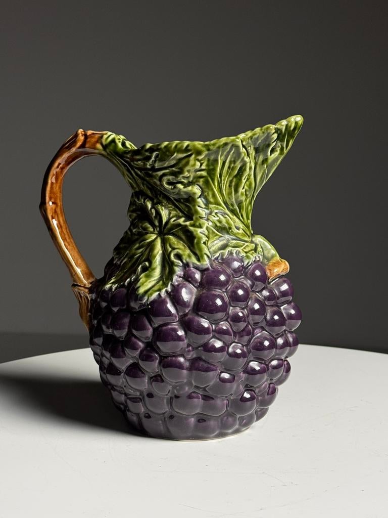 Vintage vaasje met druiven, Ophalen