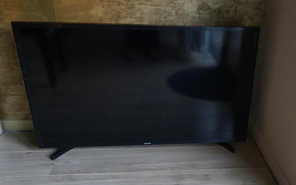 Te koop:  Samsung Smart tv ("40") 101.6 cm, Ophalen, LCD, Zo goed als nieuw, Samsung