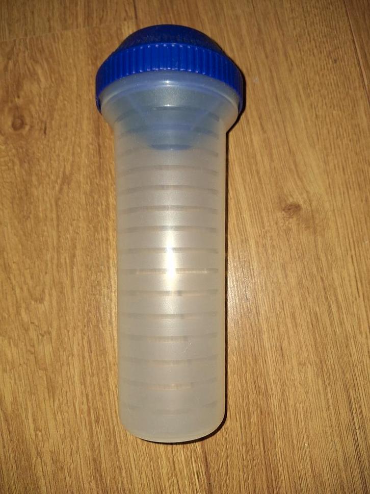 Tupperware Shaker 750ml met Maatverdeling, Huis en Inrichting, Keuken | Tupperware, Zo goed als nieuw, Overige typen, Blauw, Wit