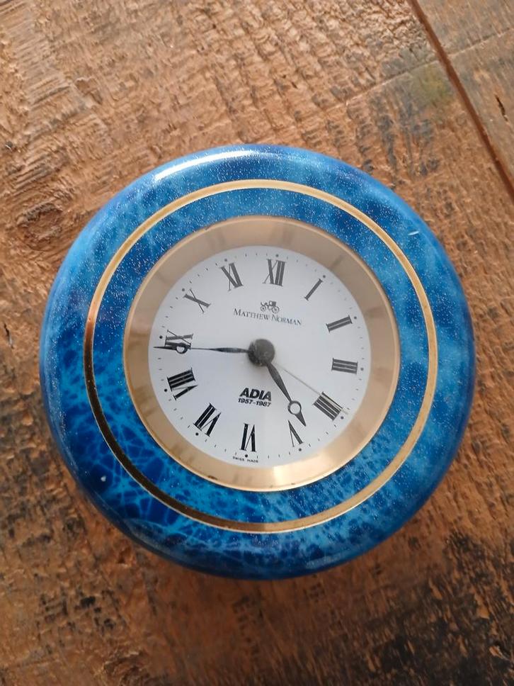 Vintage Matthew Norman ADIA Tafelklok - Blauw Marmerlook, Antiek en Kunst, Antiek | Klokken, Ophalen of Verzenden