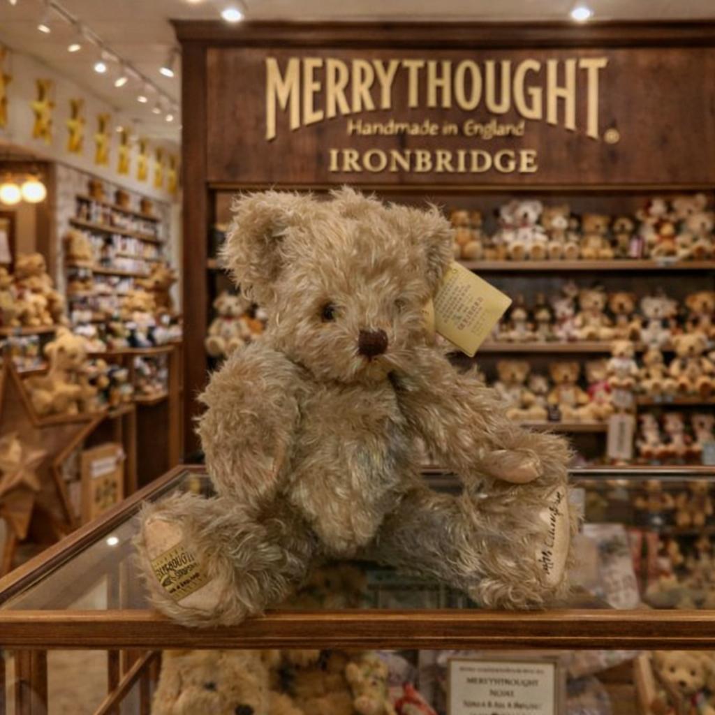 Merrythought Ironbridge Beertje 24cm gesigneerd, Ophalen of Verzenden, Zo goed als nieuw