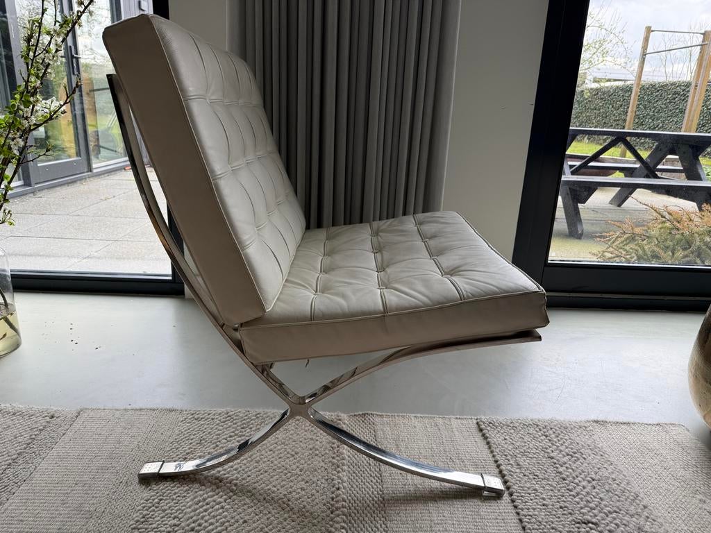 Barcelona chair, wit, Huis en Inrichting, Stoelen, Ophalen, Wit, Leer, Zo goed als nieuw