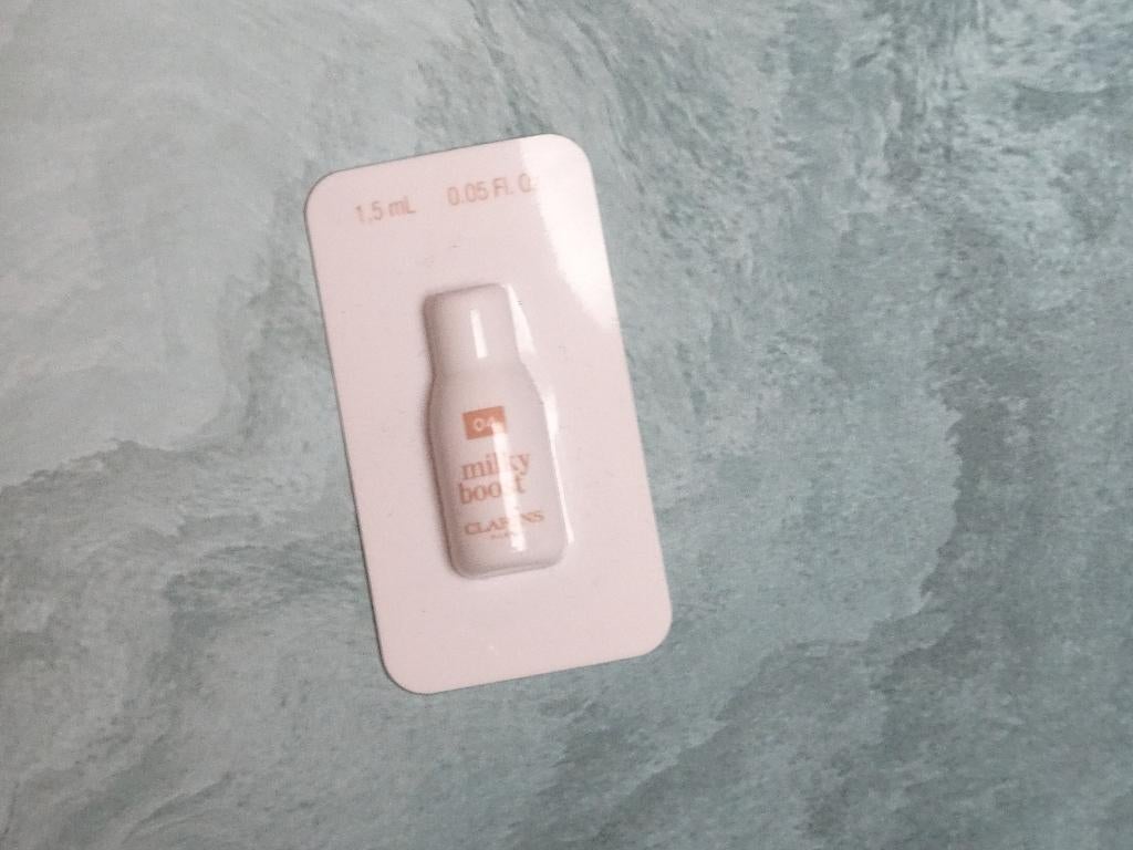 Clarins Milky Boost nr. 04 (1 proefje), Overige kleuren, Gehele gezicht, Nieuw, Ophalen of Verzenden