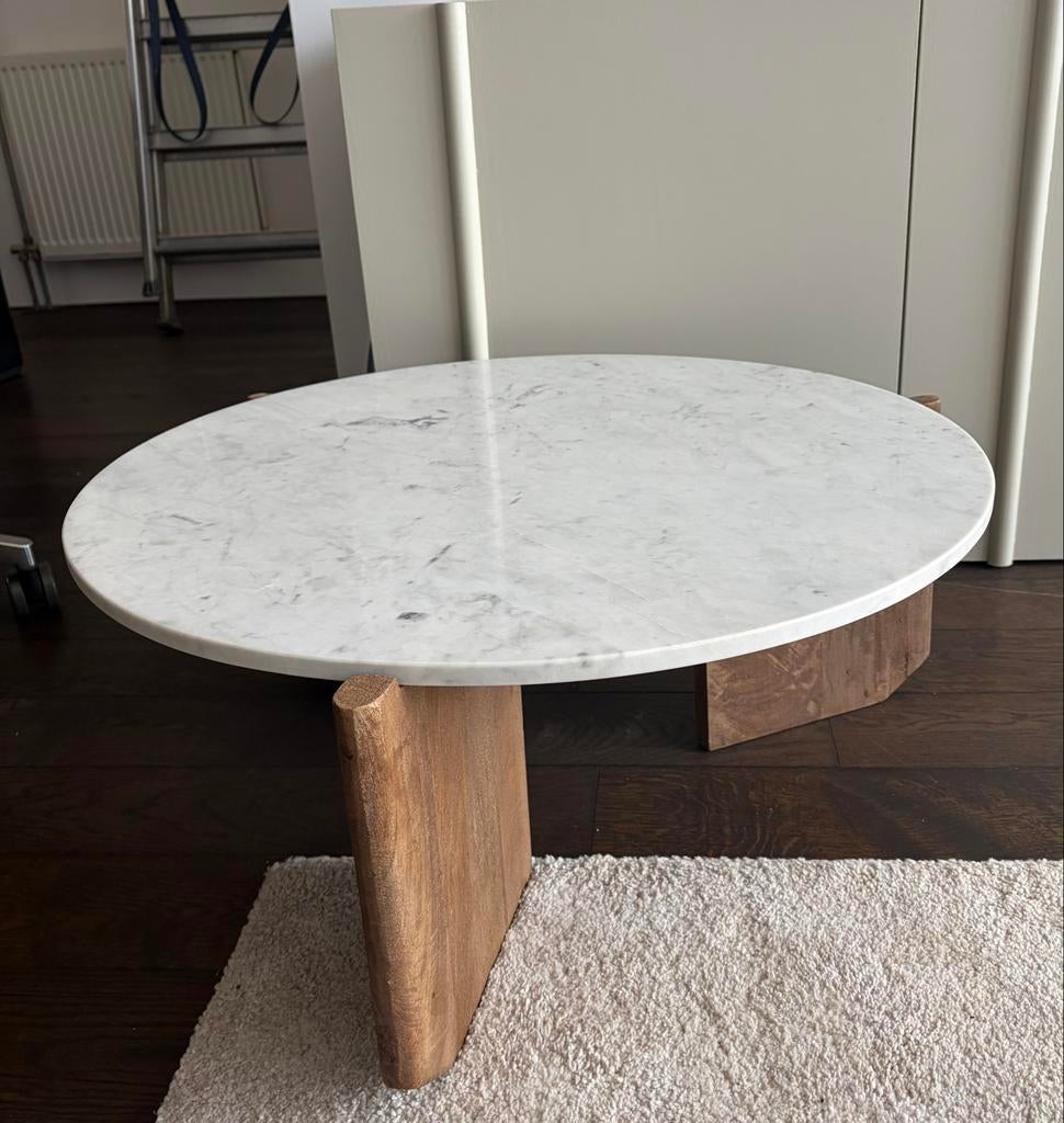 Kleine marmeren en houten salontafel, Huis en Inrichting, Tafels | Salontafels, Ophalen, Gebruikt, 50 tot 100 cm, Rond