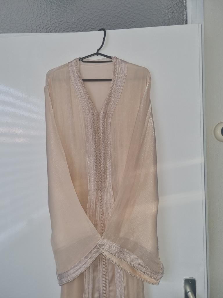 Elegante Beige  takchita Jurk - Zo goed als nieuw, Maat 38/40 (M), Overige typen, Beige, Ophalen of Verzenden