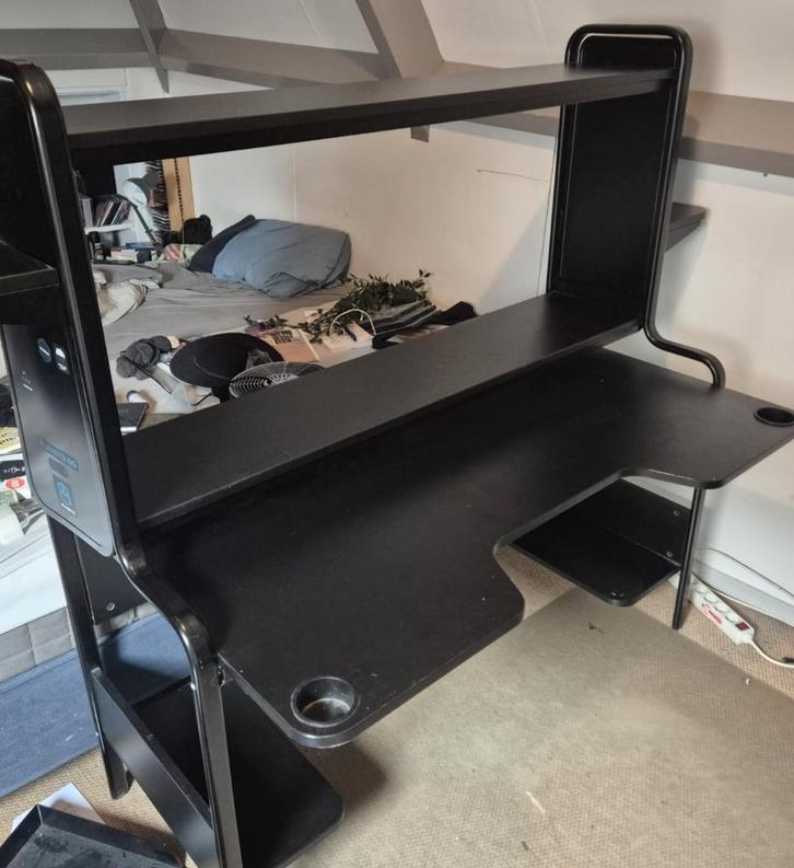 Game-bureau FREDDE (Ikea), Huis en Inrichting, Bureaus, Gebruikt, Bureau, Ophalen