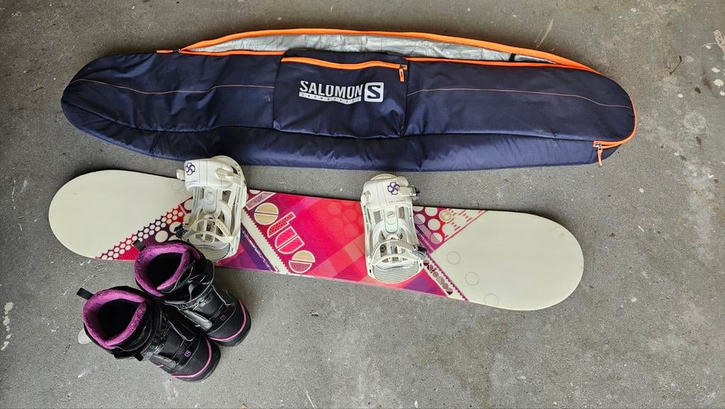 Complete Salomon snowboard set: board, schoenen en tas, Sport en Fitness, Snowboarden, Ophalen, Gebruikt, Board