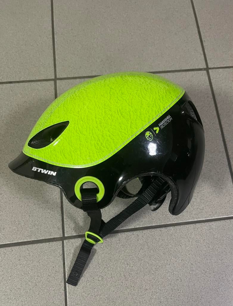 B.Twin kinder fiets helm ( 4: 9 jaar) zgan, Fietsen en Brommers, Fietsaccessoires | Fietshelmen, Ophalen of Verzenden