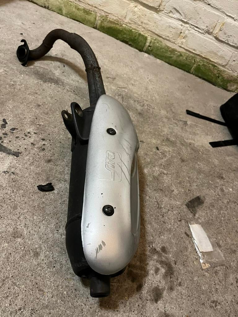 Peugeot horizontaal sito plus uitlaat, Fietsen en Brommers, Brommeronderdelen | Scooters, Ophalen of Verzenden, Zo goed als nieuw