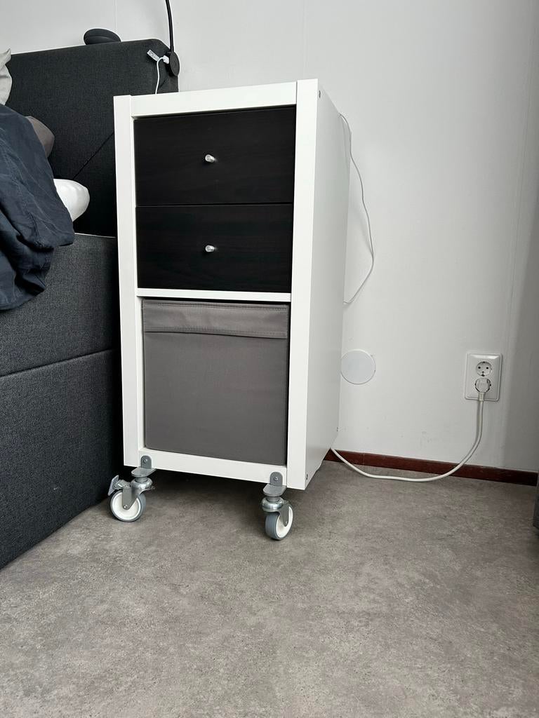 Twee Ikea Kallax kasten met lades en wielen, Ophalen, Gebruikt