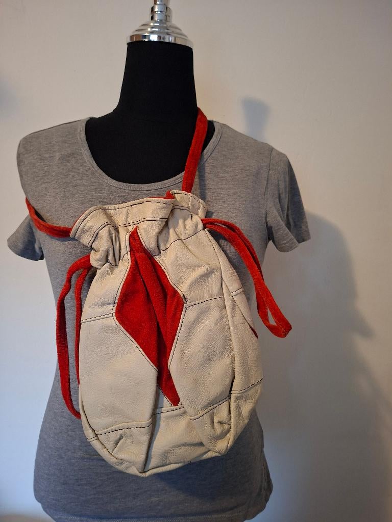 Lederen buideltasje crème rood suède handgemaakt, Anneonline, Steenbergen, Gebruikt, Beige