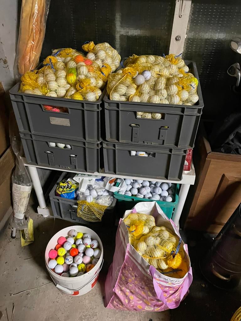 +-2000 golfballen, Sport en Fitness, Ophalen, Zo goed als nieuw, Bal(len)