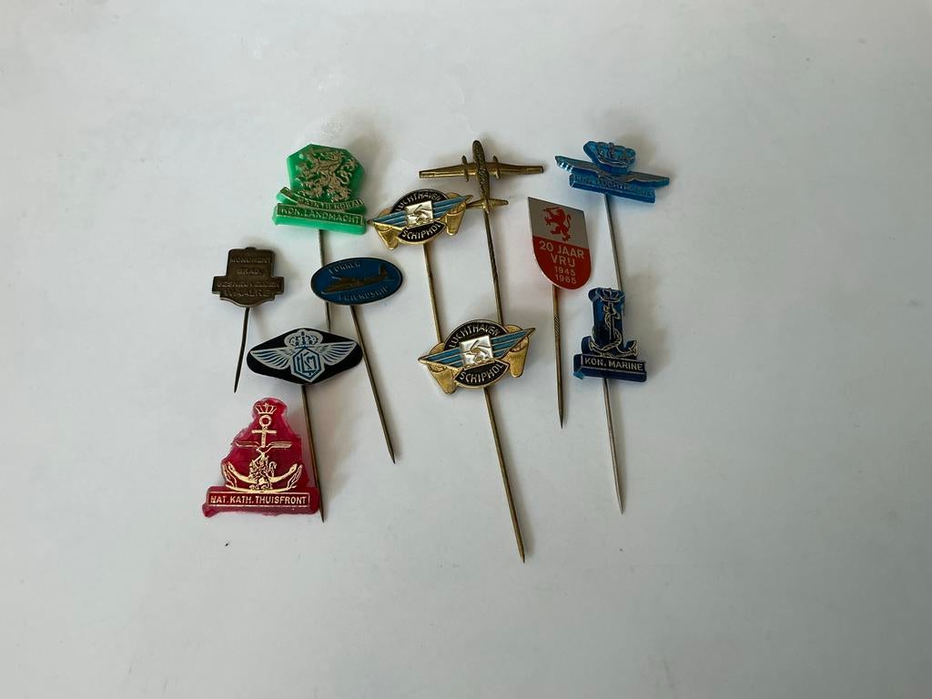 Verzameling van 10 Vintage Speldjes: Militair, Luchtvaart, M, Verzamelen, Speldjes, Pins en Buttons, Ophalen of Verzenden, Gebruikt