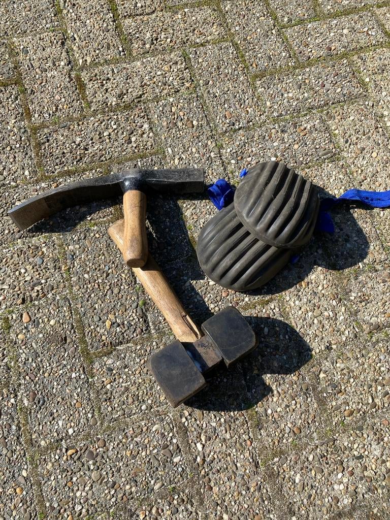 Stratenmakers gereedschap set: hamer, pikhouweel, kniebesche, Ophalen, Gebruikt