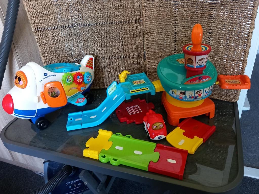 Vtech  toet toet vliegveld, Ophalen, Gebruikt, 2 tot 4 jaar