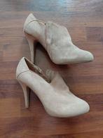 Enkellaarsjes met hak maat 40, Kleding | Dames, Schoenen, Beige, Lage of Enkellaarzen, Ophalen of Verzenden, Zo goed als nieuw