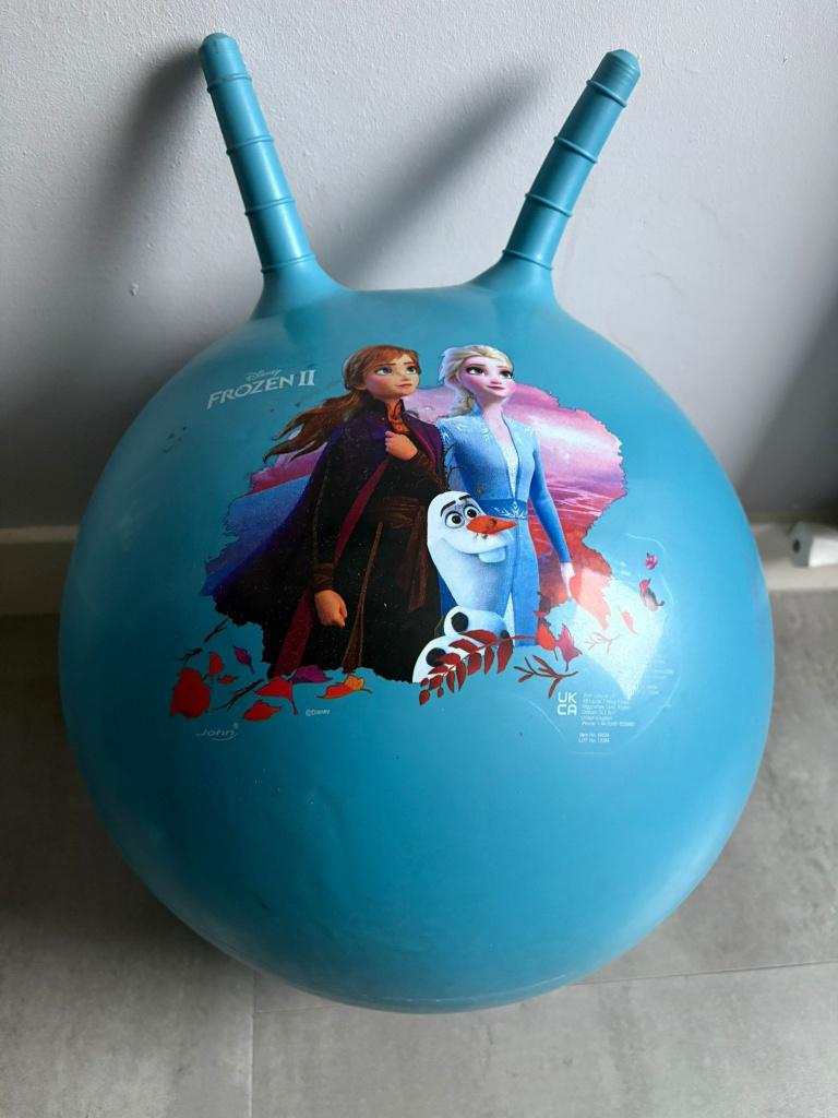 Blauwe Disney Frozen Skippybal, leuk voor veel speelplezier, Kinderen en Baby's, Speelgoed | Hobbelfiguren, Zo goed als nieuw
