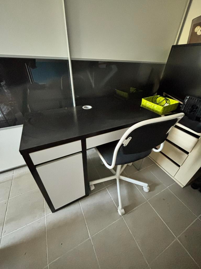 Kinder bureautafel met bureaustoel, Huis en Inrichting, Bureaus, Ophalen, Zwart, Gebruikt, Met lades