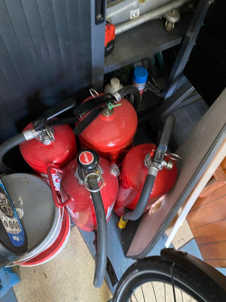 Drie brandblussers als decoratie, Huis en Inrichting, Brandblussers en Brandkasten, Ophalen, Gebruikt, Brandblusser