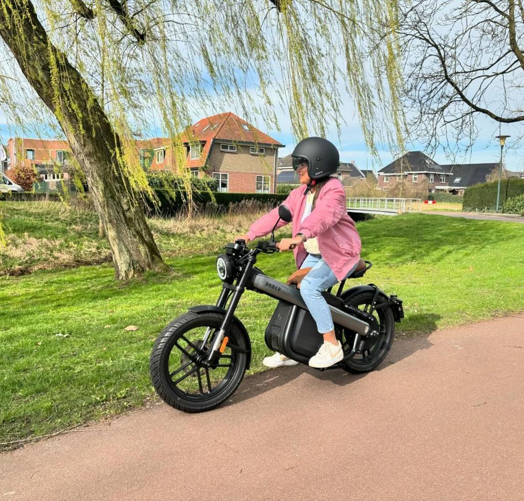 Brekr B4000 E-scooter demo Grey, Maximaal 45 km/u, Elektrisch, Zo goed als nieuw, 50 cc