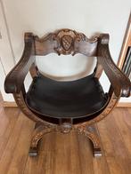 Antieke Dagobert stoel met leer en houtsnijwerk, Ophalen