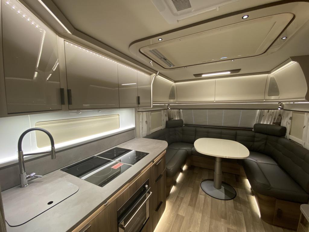 Kabe Imperial 630 TDL E2, Caravans en Kamperen, Caravans, Rondzit, Schokbreker, 7 tot 8 meter, Bedrijf