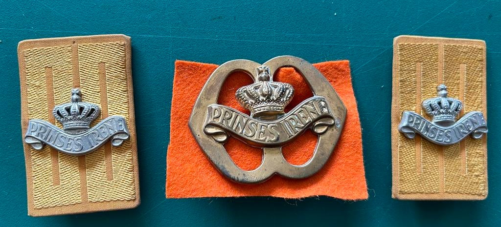 Baret en schouderembleem Prinse Irene, Verzamelen, Ophalen of Verzenden, Landmacht, Nederland, Embleem of Badge