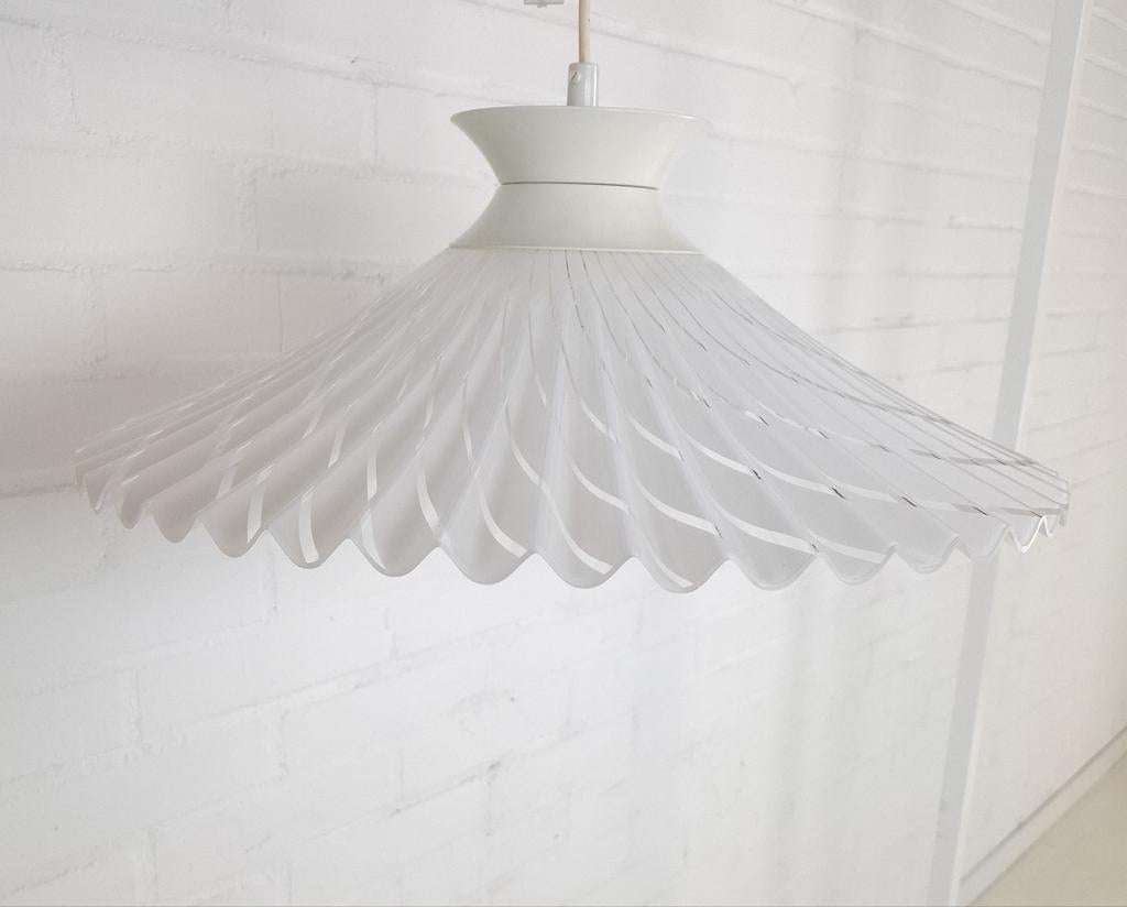 Vintage hanglamp acryl heksenhoed jaren 70, Huis en Inrichting, Lampen | Hanglampen, Kunststof, Gebruikt, Ophalen of Verzenden