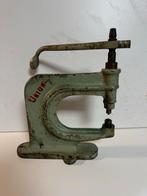 Vintage Gietijzeren Handpers / Pons Pers Werkbank, Antiek en Kunst, Antiek | Gereedschap en Instrumenten, Ophalen of Verzenden