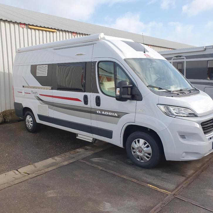 Adria camperbus 600 SPT incl. complete inventaris, Caravans en Kamperen, Campers, Particulier, tot en met 2, Buscamper of Camperbus