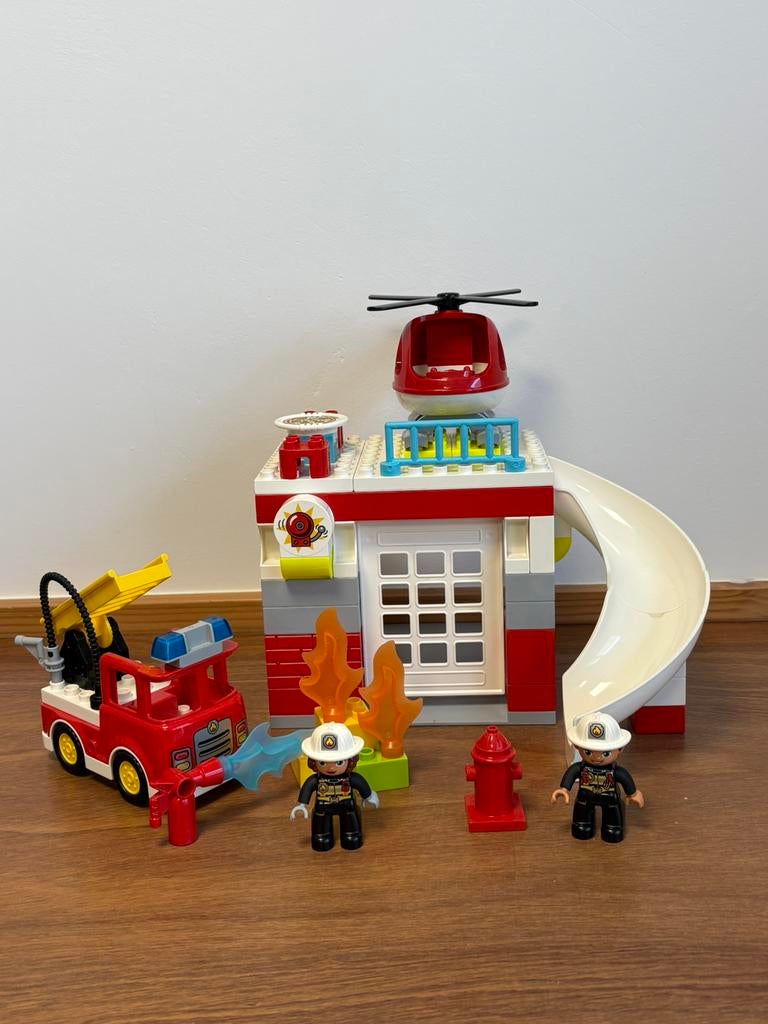Duplo brandweerkazerne, Kinderen en Baby's, Speelgoed | Duplo en Lego, Ophalen of Verzenden, Zo goed als nieuw, Complete set, Duplo