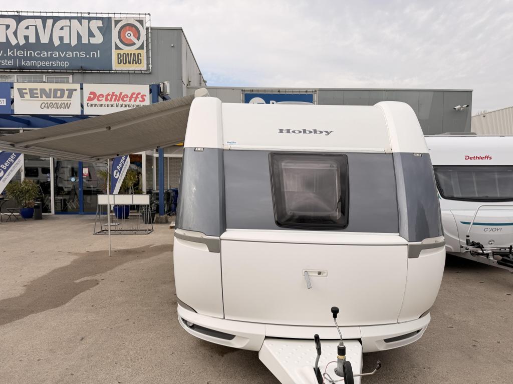 Hobby De luxe Easy 460 UFE +mover+luifel+vloerverwar, Rondzit, Bedrijf, 5 tot 6 meter, Schokbreker