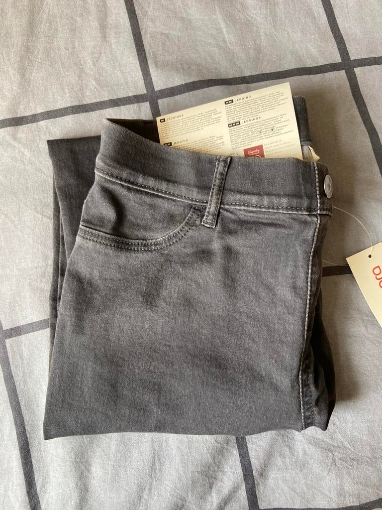 Jeans women merk esmara two pair, Kleding | Dames, Ophalen of Verzenden, Zo goed als nieuw, Grijs, W30 - W32 (confectie 38/40)