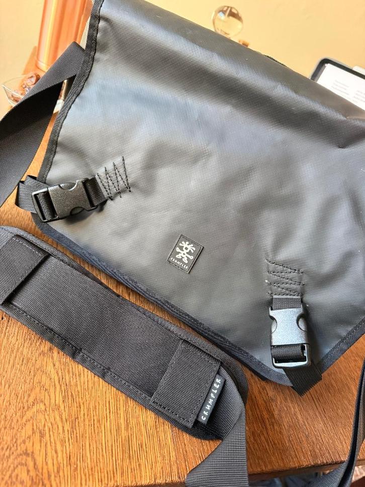 Crumpler Muli 4500 Black Tarpaulin, Sieraden, Tassen en Uiterlijk, Tassen | Schoudertassen, Zo goed als nieuw, Overige merken