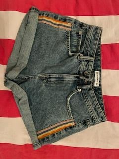 korte short spijkerbroek jeans in maat 34 pull&bear, Ophalen, Blauw, Zo goed als nieuw, W27 (confectie 34) of kleiner
