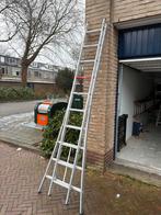 Uitschuifbare ladder met muurafhouder, Doe-het-zelf en Verbouw, Ladders en Trappen, Gebruikt, Ophalen of Verzenden, Ladder, Opvouwbaar of Inschuifbaar