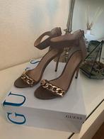 Guess Sandalen met Hak en Gouden Ketting nieuw!! Maat 38, Kleding | Dames, Schoenen, Bruin, Nieuw, Ophalen of Verzenden, Schoenen met hoge hakken