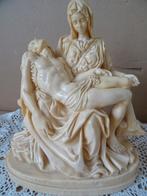 Piëta A. Santini piëtabeeld A. Santini Italy 19cm vintage, Ophalen of Verzenden, Zo goed als nieuw, Beeld(je), Christendom | Katholiek