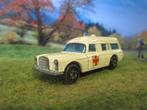 1:69 Mercedes W110 Binz Ambulance Matchbox Superfast 1970/71, Ophalen of Verzenden, Gebruikt, Auto