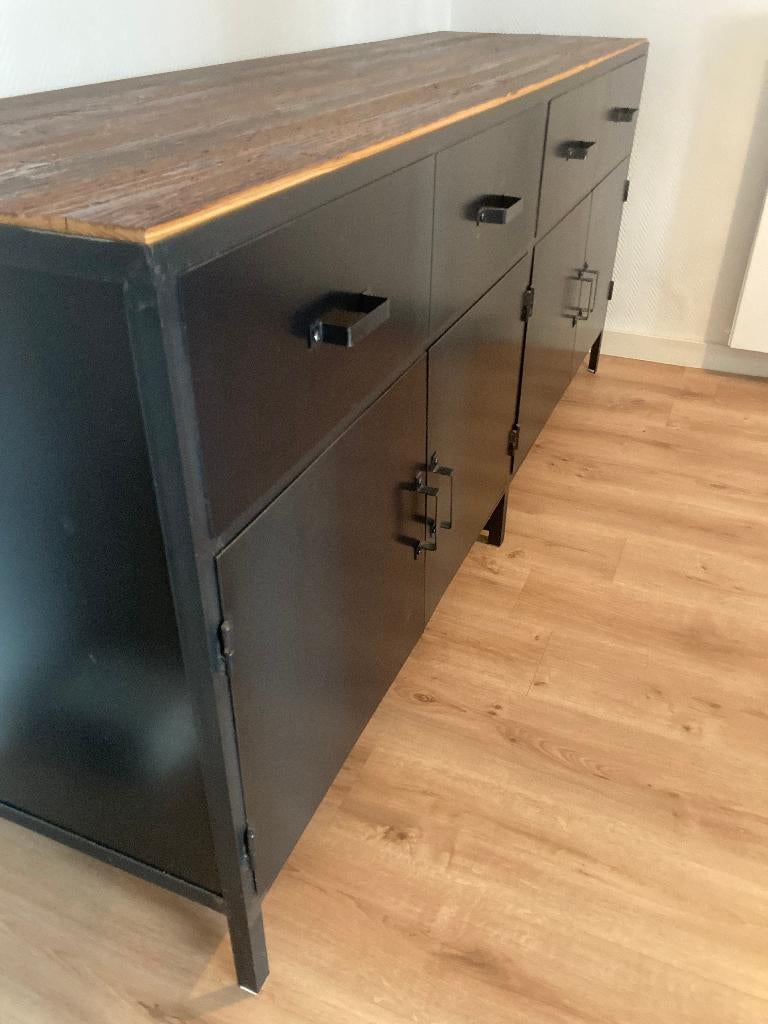 Stalen dressoir met houten blad (Old Basics) - gratis!, Met deur(en), Zo goed als nieuw, 200 cm of meer, Industrieel