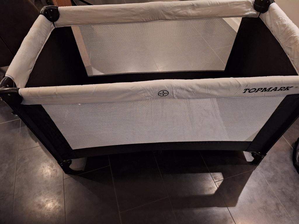 Topmark campingbedje - Zwart/Wit, Kinderen en Baby's, Boxen, Zo goed als nieuw, Rechthoekig, Wieltjes, Ophalen