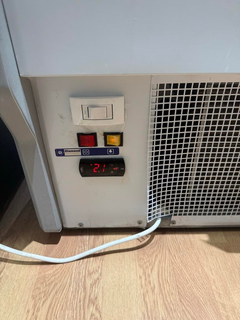 Professionele gekoelde vleesvitrine - Zo goed als nieuw!, Ophalen of Verzenden, Gebruikt, Bakkerij en Slagerij