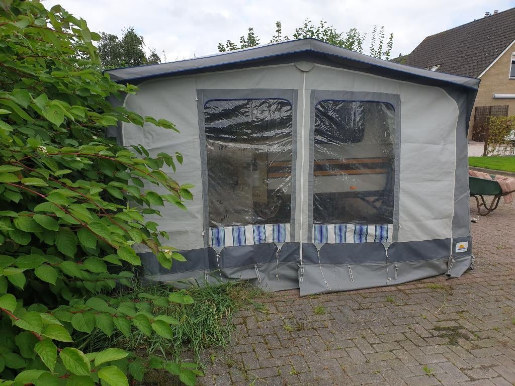 voortent caravan goede staat omloop 7.75 mtr blauw wit, Caravans en Kamperen, Tenten, Zo goed als nieuw, Ophalen