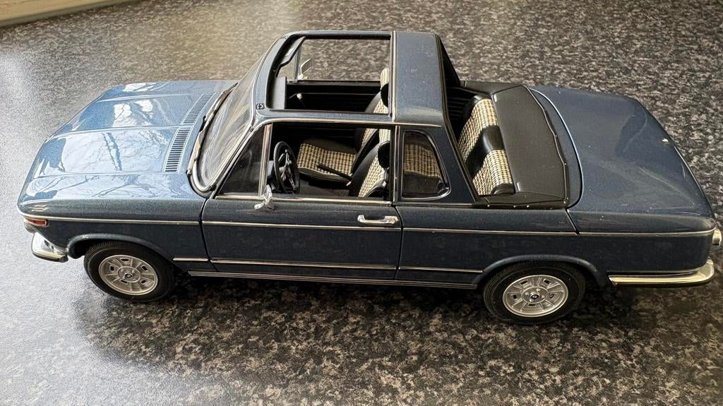 Autoart BMW 2002 E10 Cabrio Blauw, Schaal 1:18, Ophalen of Verzenden, Zo goed als nieuw, Auto, Autoart